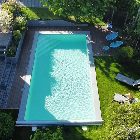 Au Pousseux D'eglise Pansiyon