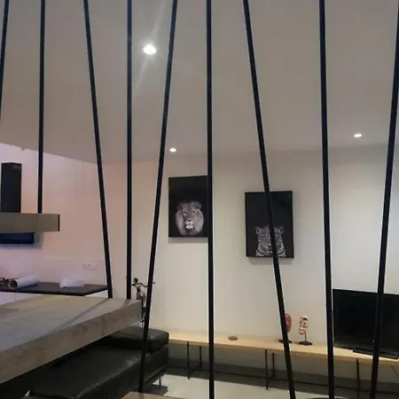 Au Pousseux D'eglise *